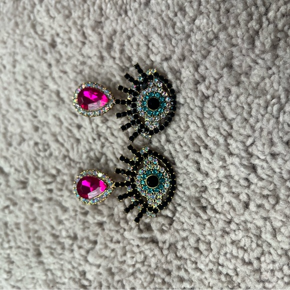 Jewelry - Elegant Eye and Teardrop Earrings